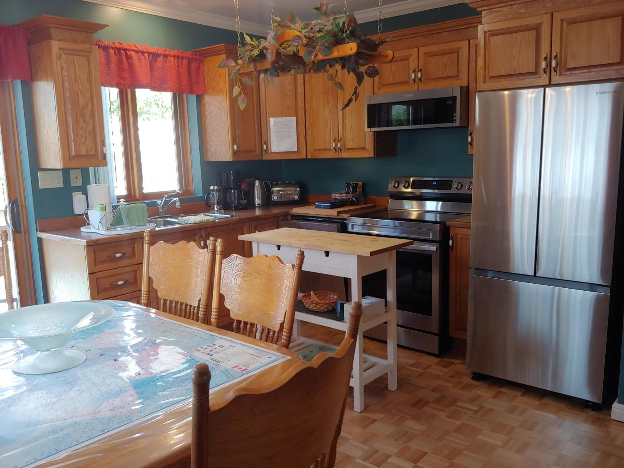 3 Bedrooms 3 Beds Near Metro -2 Parking Free Montreal Exterior photo