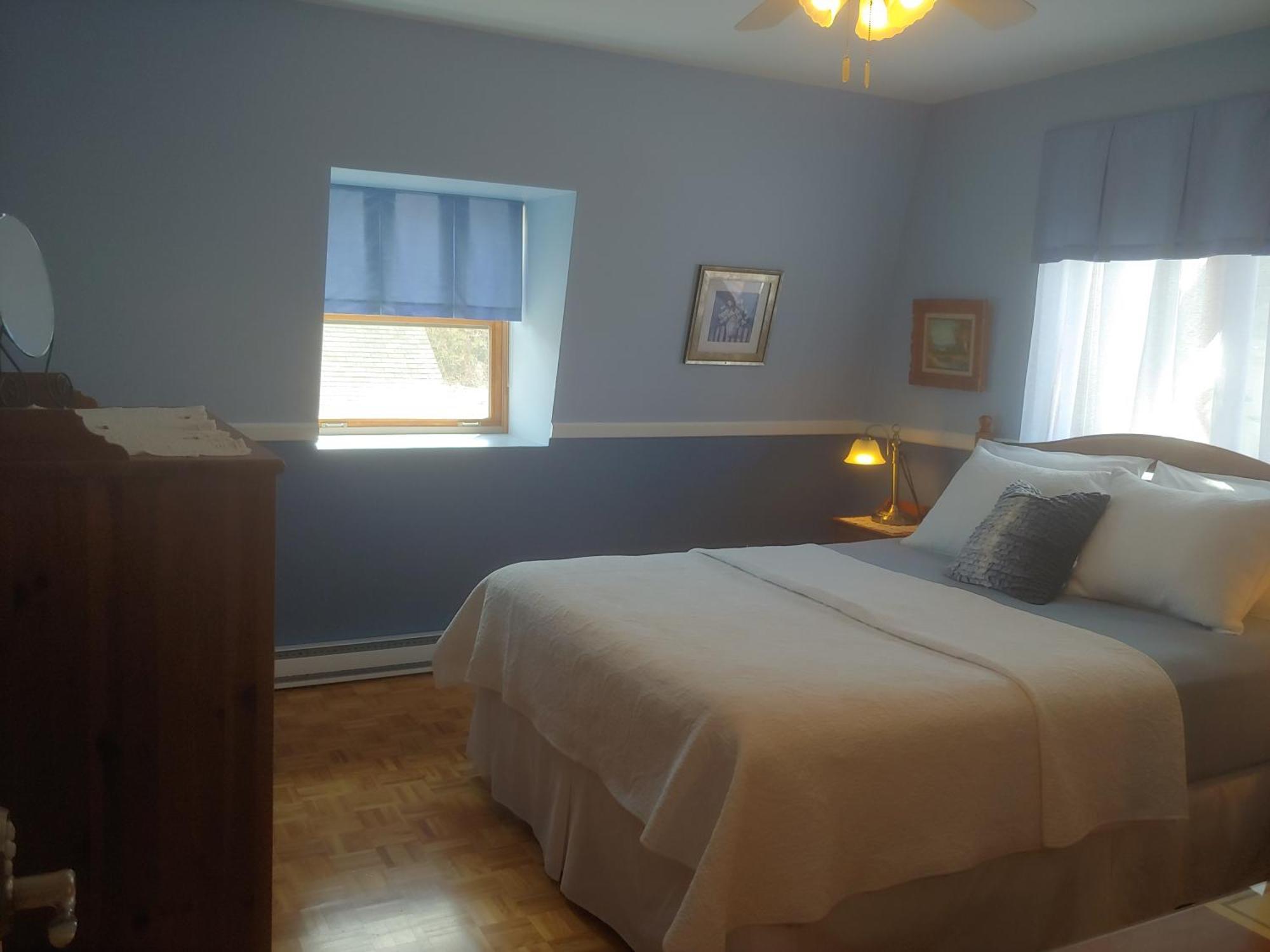 3 Bedrooms 3 Beds Near Metro -2 Parking Free Montreal Exterior photo